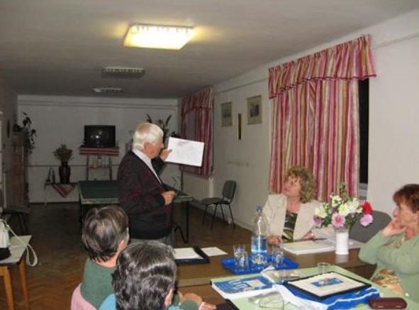 Dr. Ábrahám Imre előadás közben